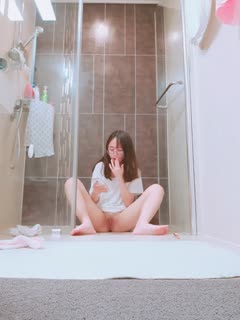 自拍,偷拍,泄密表姐卫生间暗藏摄像头偷拍她洗澡,结果表姐洗澡前先自慰了好久,等洗澡的时候设备都没电关机了 00_00_07-00_17_17