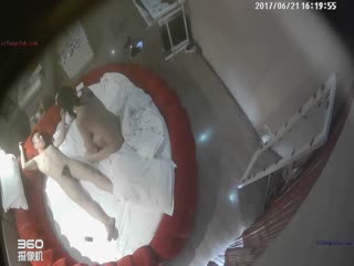 自拍,偷拍,泄密【360水滴TP】稀有私享台精选-年轻情侣开房做爱，学生装长腿身材极品连续啪啪几次，角度观感极佳，对白清晰