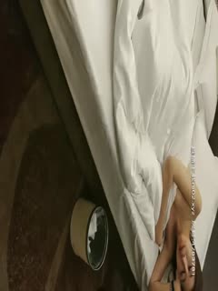 国产自拍【雀儿满天飞38】极品空姐，性感妩媚大长腿，口活非常了得吸得吱吱响雀儿爽的哇哇叫，超清1080P修复版