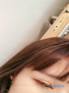 国产直播高颜值短发萌妹子【KIKI】跳蛋自慰喷水，无毛粉穴塞入震动呻吟娇喘非常诱人，很是诱惑喜欢不要错过