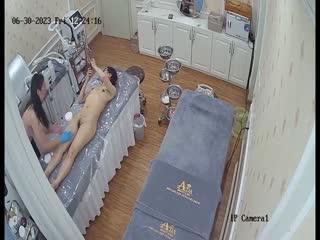 自拍,偷拍,泄密2023-6-30新流出黑客破解美容院监控摄像头偷拍 ❤️气质眼镜少妇脱光光做SPA纤体美容