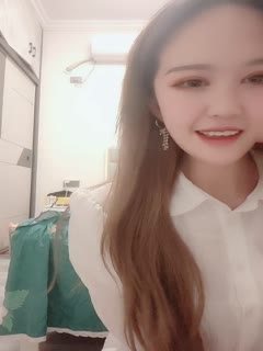 国产直播颜值网红脸女神露脸琅琊榜自慰，手上戴套拳交，大黑牛自慰