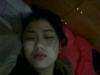 国产自拍吃宵夜送喝高了的漂亮美女同事回宿舍忍不住啪啪把她草醒了