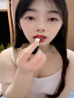 国产直播七彩主播--幼校老师❤️ ：极品在校大奶老师~B粉嫩啊~爱了爱了，校园清纯，回家露大淫屄，判若两人！