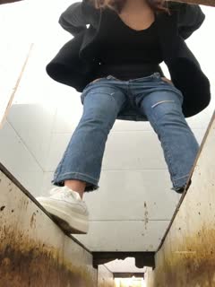 自拍,偷拍,泄密小县城上帝视角偷拍多位年轻美女的小嫩鲍❤️看这口罩美女的眼神难道被她被发现了