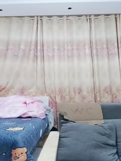 国产直播发骚的小阿姨全程露脸深夜跟狼友发骚，哺乳期性与旺盛还有奶水，慢慢脱光不断撩骚，揉奶玩逼把自己抠到高潮
