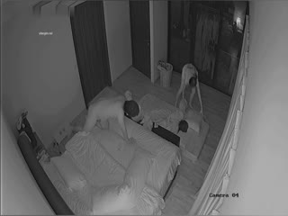 自拍,偷拍,泄密黑客破解家庭摄像头偷拍❤新婚不久的年轻夫妻性欲强鸡巴干软还没射媳妇给撸硬继续干