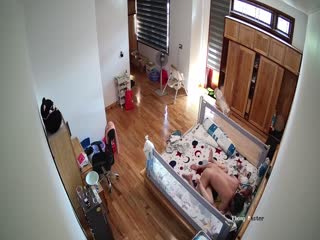 自拍,偷拍,泄密黑客破解摄像头偷拍❤️老公下班回来看见正在吸奶哺乳的媳妇按捺不住原始兽欲来一发