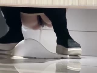 自拍,偷拍,泄密商场女厕偷拍短发一身黑美女肥臀嫩逼很诱惑_0