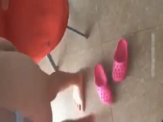 国产自拍重庆172CM腿长胸大人称骚老娘们的气质美女被微信网友操的淫叫不止,趁美女正高潮时射她一嘴,气的哭了,难得的极品粉嫩鲍鱼!