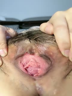 国产直播风骚的小少妇露脸伺候蒙面大哥，让大哥在床上各种玩弄，全程露脸深喉大鸡巴各种抽插，让大哥抠逼玩道具插