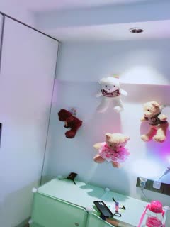 国产直播白丝情趣小护士全程露脸展示逼逼绝活，这么大个土豆完全塞逼里震撼狼友，表情好痛苦，逼逼自己还把土豆吐出