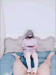 国产自拍重金购得逼逼超粉嫩的抖音萌妹子（白袜袜格罗丫）裸舞与粉丝乳交足交无套啪啪