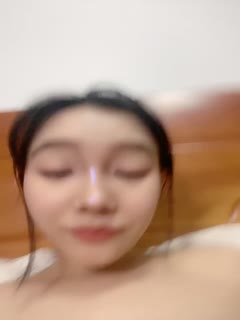 国产直播瘦瘦妹子却有一对豪乳！全裸搔首弄姿展示！