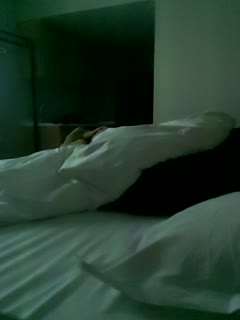 国产自拍沐子在探花_白裙飄飄雖然燈光暗，一眼看清是美女，胖大叔有福了，使勁蹂躪玩弄