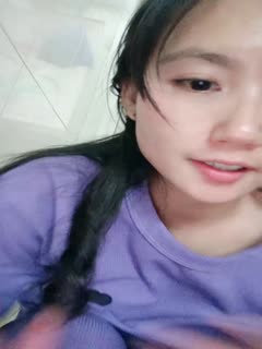 国产直播良家小少妇露脸直播赚外快，初次下海被狼友调教，跑到浴室偷偷的脱光了听狼友指挥揉奶玩逼，高潮不断表情骚