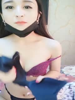 国产直播美女流氓兔啤酒瓶香烟道具秀