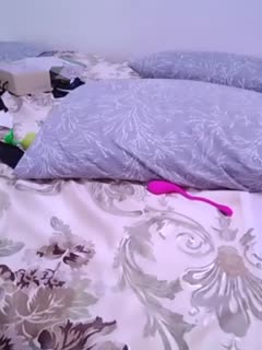 国产自拍姐妹一起玩直播，露脸全裸道具自慰，把妹妹抱在怀中给她吃