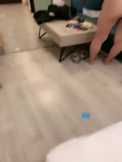 国产直播人妻榨汁机跟两个年轻小哥激情3P给狼友看，淫乱的房间被两个小哥各种玩弄，揉奶玩逼道具玩弄，各种蹂躏抽插