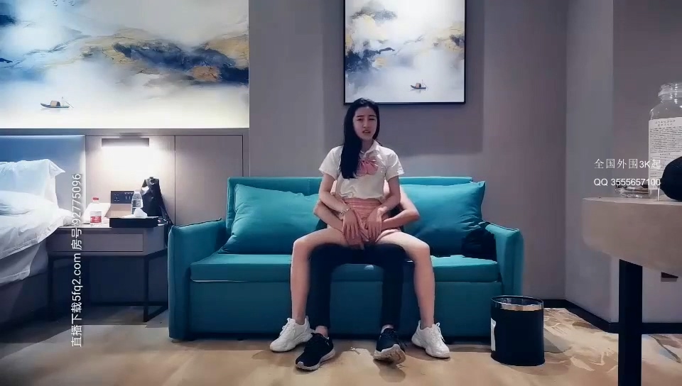 国产自拍極品苗條長腿歲頂級顔值校花 一娉一笑皆是風景線
