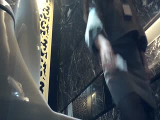 自拍,偷拍,泄密某高档KTV固定摄像头偷拍一群酒吧女嘘嘘