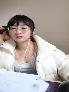 国产直播这鸡巴老师真骚啊，全程露脸在办公室趁没人开始大秀，备着课都漏着骚奶子，脱光了揉奶玩逼道具摩擦浪叫不断