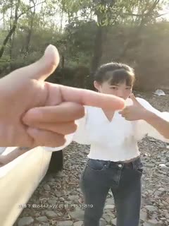 国产直播高颜值妹子【骚劲小妖精】驾车户外车上口口，全裸上位骑乘抽插非常诱人，很是诱惑喜欢不要错过