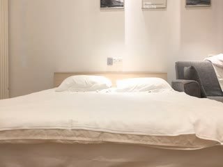 自拍,偷拍,泄密穿着宽松T恤超短裙的温柔妹子看了就鸡巴硬邦邦猛亲猛舔，操爽后穿上黑丝高跟啪啪骑乘嗷嗷爽叫呻吟