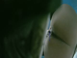 自拍,偷拍,泄密10月新流出厕拍大神潜入纸箱厂女厕沟厕近视角❤️偷拍精挑年轻美女尿尿