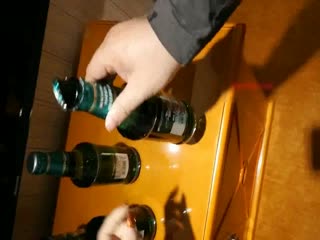 国产自拍刚和情人开完房准备走的美女被前来送酒的男服务员偷窥洗澡,美女发现后色诱他到阳台说：射我,求求你射里面!
