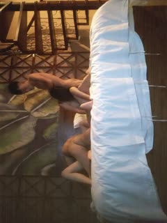自拍,偷拍,泄密【换妻之旅】，28岁体制内良家夫妻，起初抱着枕头遮胸，看见老公干逼果断放开，激情淫荡香艳无比