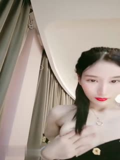 国产自拍【清纯翘臀】美穴小姐姐今天独自一人诱惑，没穿内裤翘起屁股露逼，揉捏奶子表情淫荡，站立对著镜头掰开屁股