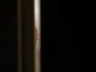 自拍,偷拍,泄密《猥琐偸拍㊙️邻居家嫩妹洗澡》守了几天终于等到机会缝中拍邻居爱笑肤白粉嫩的小姐姐洗香香洗逼的时候抠出血块