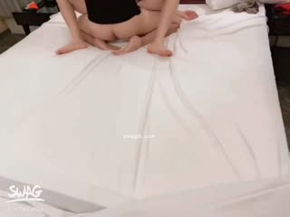 国产自拍SWAG『feifei』新年巨作 3P性处理系花学姐 高潮大量中出內射