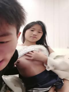 国产直播小雅爱吃糖全程露脸跟小哥啪啪大秀性感直播，乖巧可爱又听话口交大鸡巴，让小哥无套蹂躏爆草，干出白浆刺激