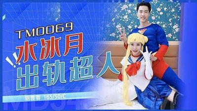 自拍,偷拍,泄密水兵月大战蝙蝠侠 水兵月制服装小穴粉嫩真骚的!