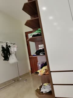 国产直播新来的御姐范极品小阿姨，高颜值一字马展示粉嫩骚穴，让旁边的好大儿子揉奶舔逼，淫声荡语互动狼友精彩刺激