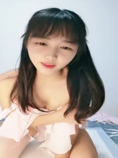 国产直播❤️高中18岁学妹小萝莉，完美露脸大秀~尿尿，瓣B特写，道具强烈抽插自慰高潮