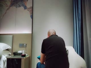 自拍,偷拍,泄密【良家故事】，偷拍，网恋 新认识中年女吃饭 酒店聊天，男主心想躺在床上因该能操了_20220702_203030
