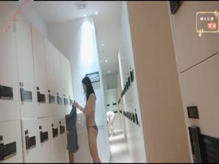 自拍,偷拍,泄密十月私房最新流出大神潜入❤️国内温泉会所-更衣室偷拍美女的裸体第二季打电话的好身材年轻美女