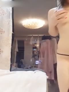 国产自拍丰满骚气美女性感情趣装骚舞诱惑边跳边脱自慰扣逼出水