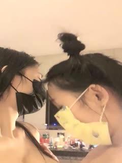 国产直播【萝莉和御姐姐妹花】深夜双女互舔啪啪大秀，69口口叠罗汉洗澡上位骑乘，很是诱惑喜欢不要错过