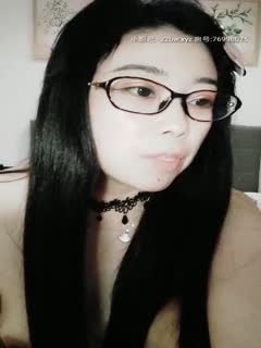 国产直播黑丝少妇露脸跟大哥激情啪啪，口交大鸡巴舔弄着蛋蛋真刺激，无套让大哥爆草主动上位抽插，最后全射在嘴里