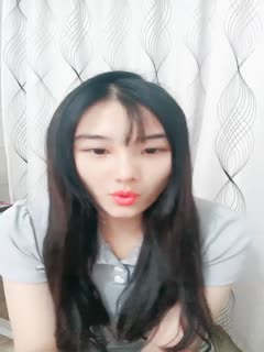 国产直播颜值区美女主播沦陷在狼友的礼物攻势之下，全程露脸漏出奶子和操操，好嫩好粉好刺激，最后还脱光了不要错过