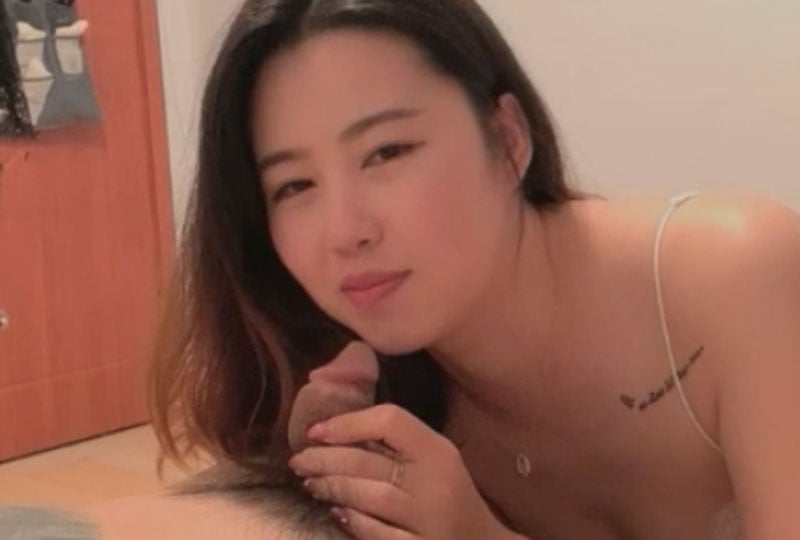 国产自拍美艳少妇润滑小穴等你插!