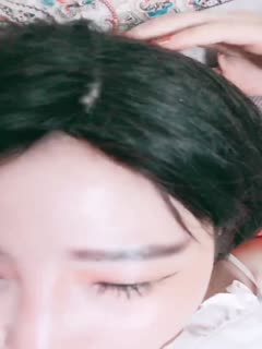 国产自拍超高颜值女友完美露脸深喉吮吸大屌，样子诱人，无套啪啪，没几下就体外射精了特写蝴蝶逼