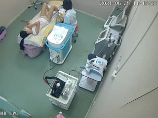 自拍,偷拍,泄密美容院监控破解做全身除毛❤️顺便给B毛做个造型的少妇