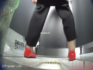 自拍,偷拍,泄密最新校园厕拍后机位系列5 学妹们的黑森林看起来都挺干净