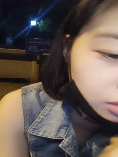 国产自拍样子满可以的美女主播晚上野外直播