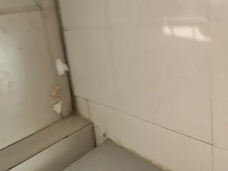 自拍,偷拍,泄密最新厕所TP大胆牛人竟然专门跑去拍女警花嘘嘘